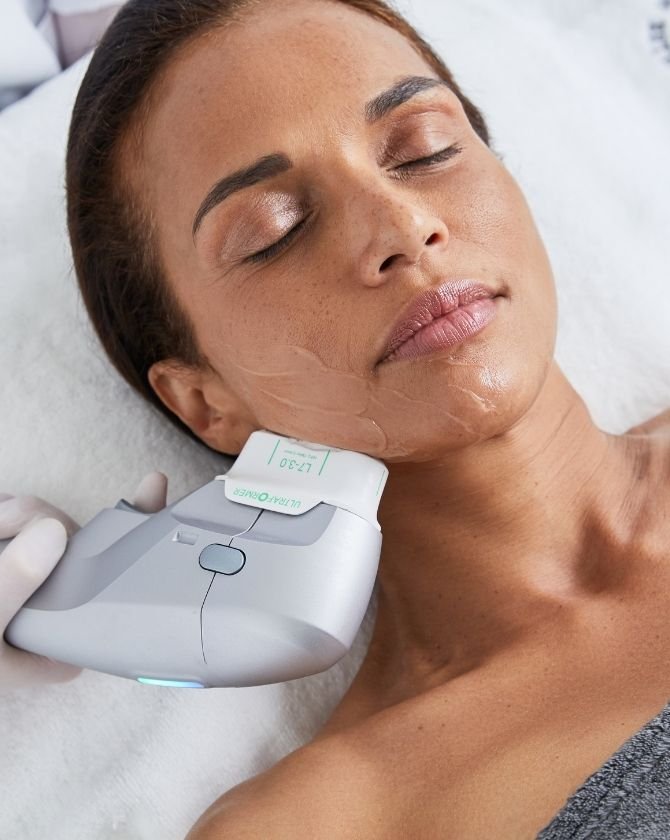 femme-mature-ovale-du-visage