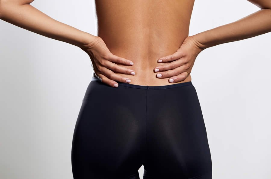 femme de dos sans culotte de cheval