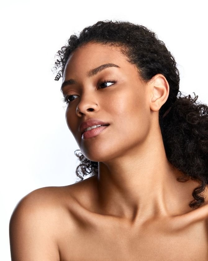 L'ovale du visage parfaite d'un femme à paris