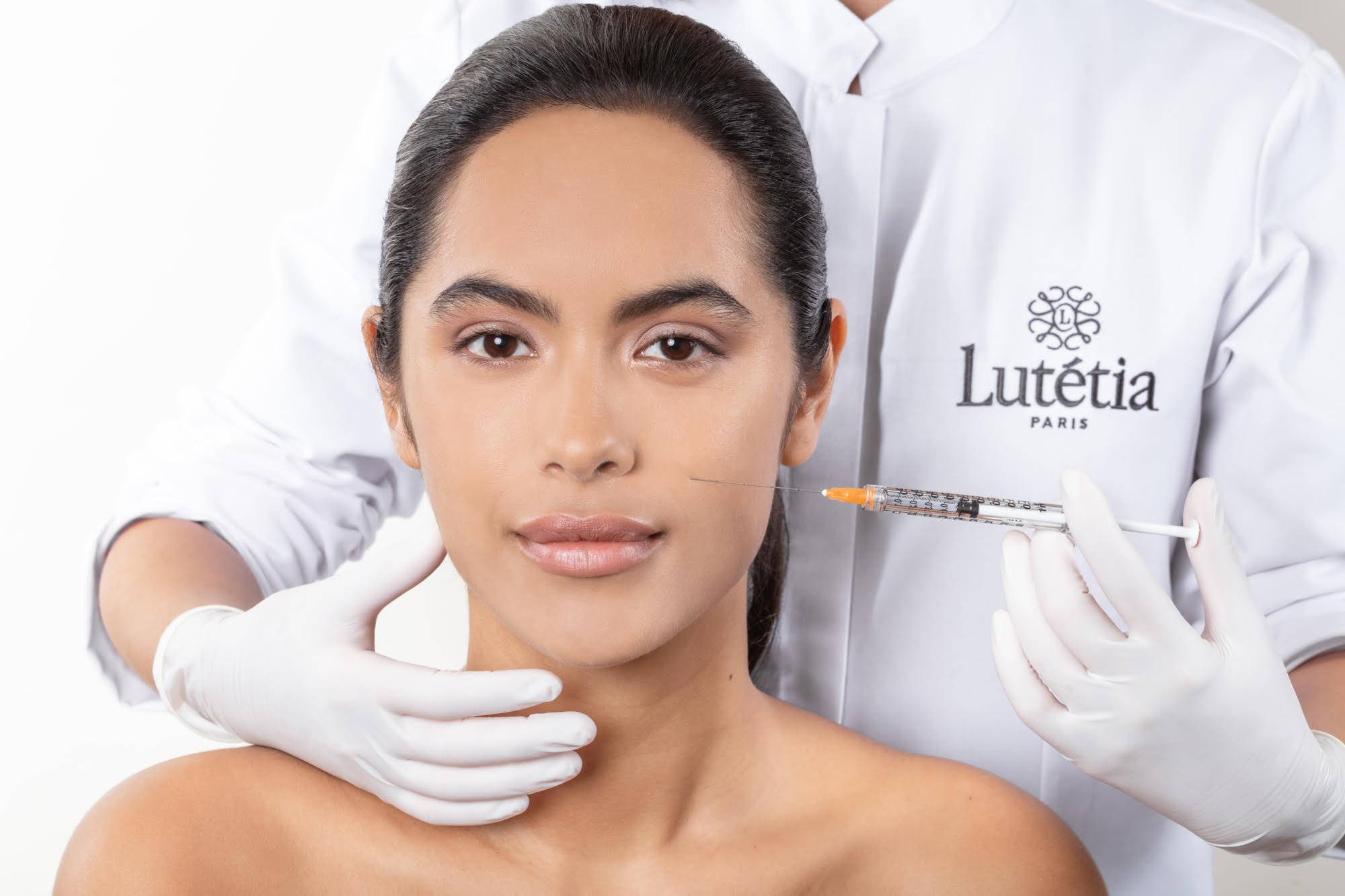 injection mesobotox sur une femme par la Maison Lutétia Paris