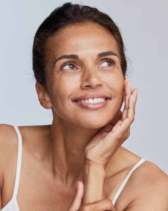 correction des pommettes par injection acide hyaluronique