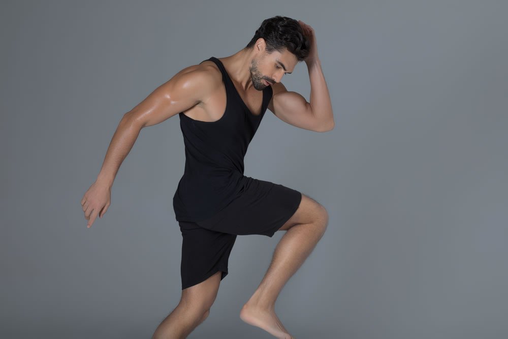 homme qui fait du sport et transpire