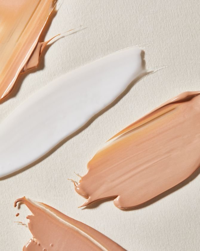 les impacts des substances comédogènes : points noirs, microkystes, pores dilatés et acné