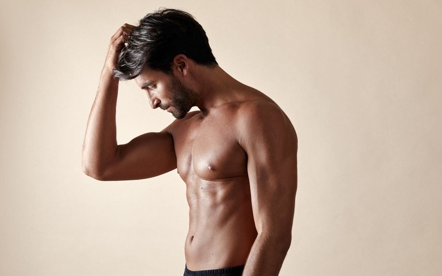 homme musclé sans aucune transpiration