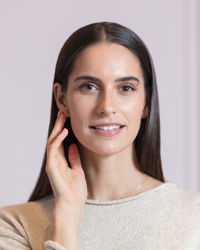 belle femme cheveux épais