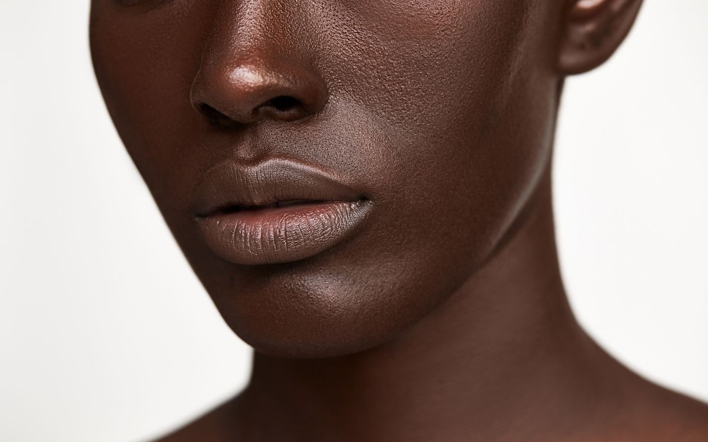 Comment lisser la texture granuleuse de la peau du visage ?