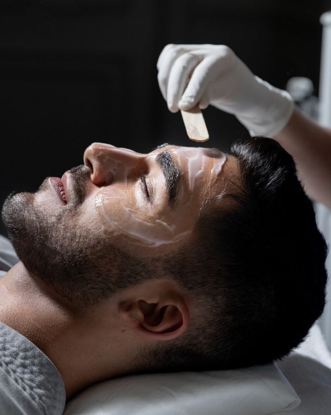 la microdermabrasion contre les imperfections de la peau du visage 