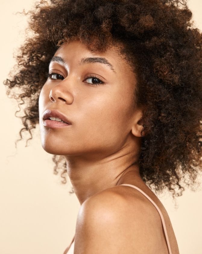 Utilisation du laser resurfaçant pour stimuler la régénération cutanée et réduire les taches brunes du mélasma