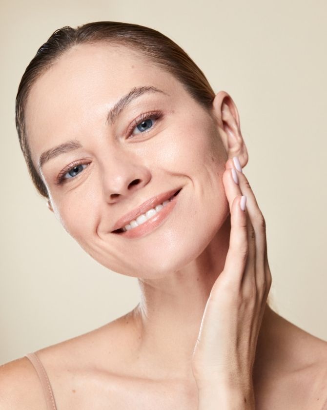femme souriante satisfaite de son injection
