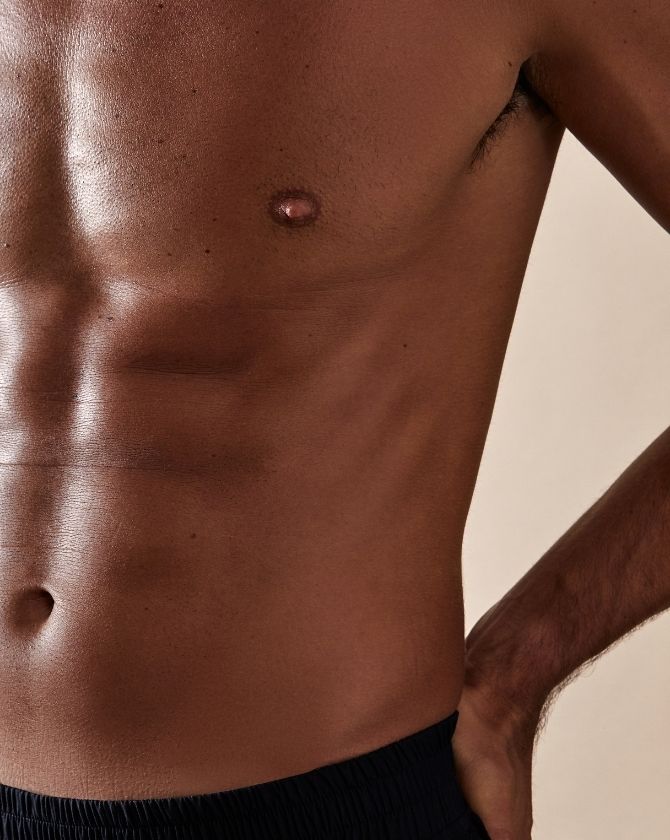 homme après bodycontouring chez Maison Lutétia