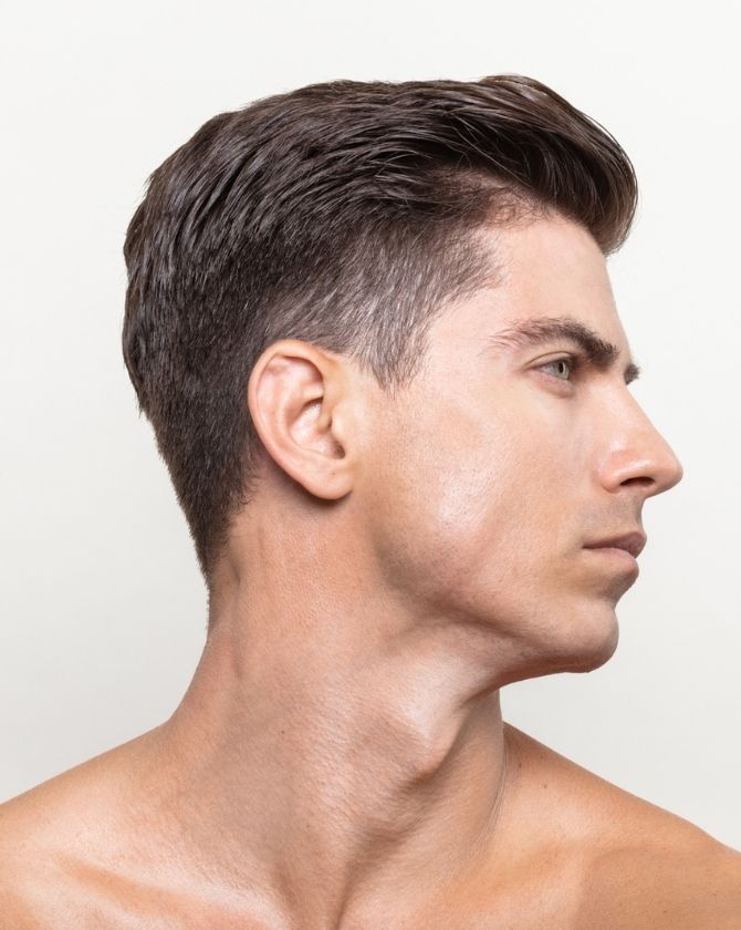jawline d'un homme vue de profil